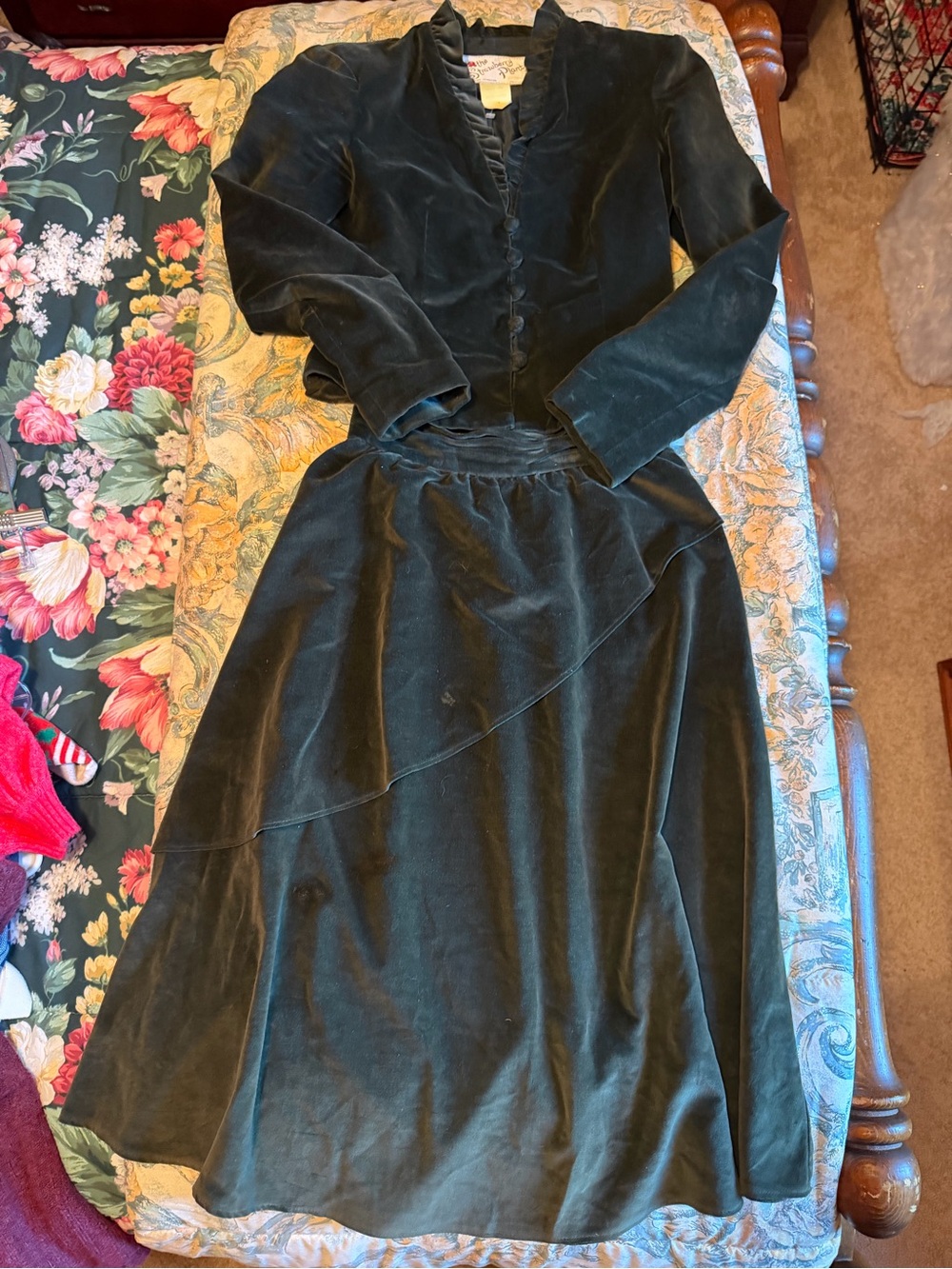 Vintage The Strawberry Plant Green Velvet 2 Piece Skirt Suit Set
